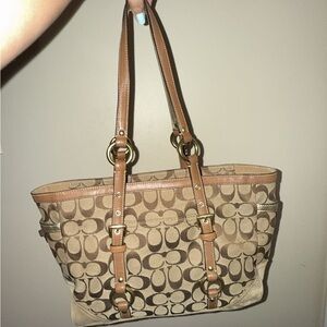 Coach Signature Brown and Tan Tote Vintage 🤎